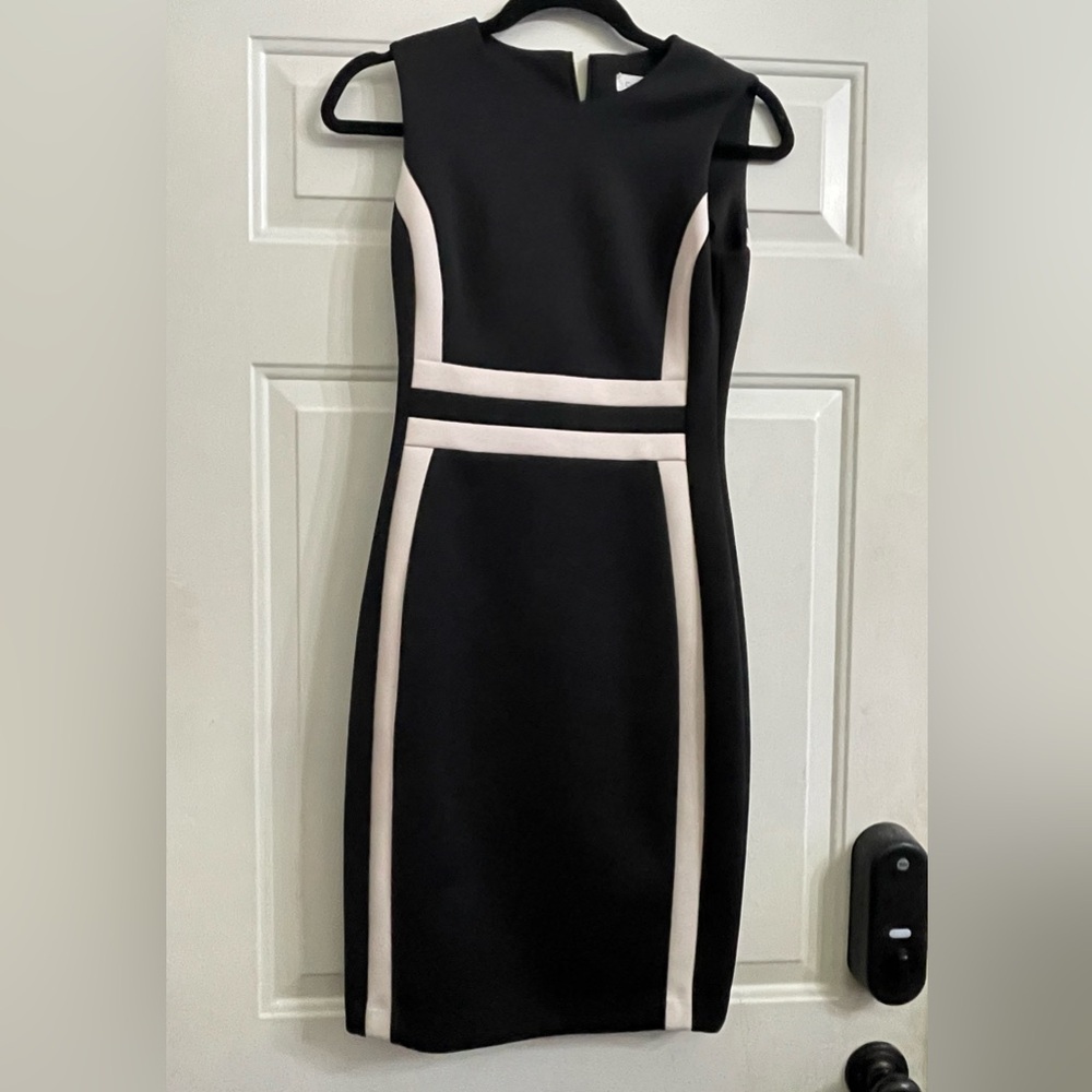 Calvin Klein Size 2 Colorblock Sleeveless Scuba Sheath Dress